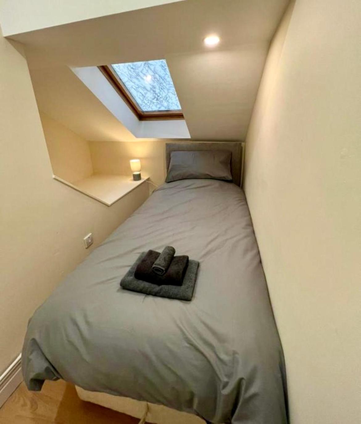 הליפקס Cosy Penthouse Suite Happily Sleeps Up To Five מראה חיצוני תמונה